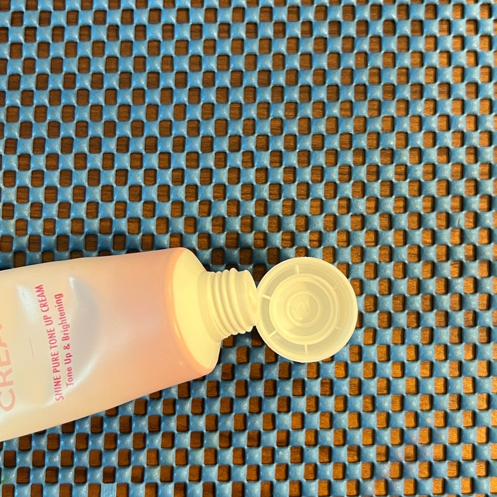 Keep Cool
SHINE PURE TONE UP CREAM 50ml - Picture 3 of 3